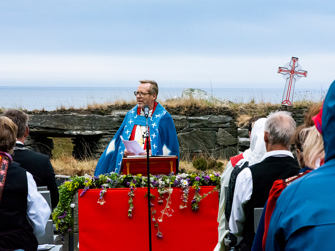 Biskop Halvor Nordhaug taler under festgudstenesta på Selja. Foto: Liv Anette Luane, Det kongelege hoff